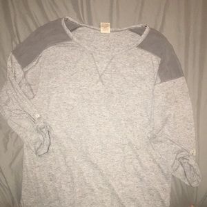 grey mid sleeve shirt